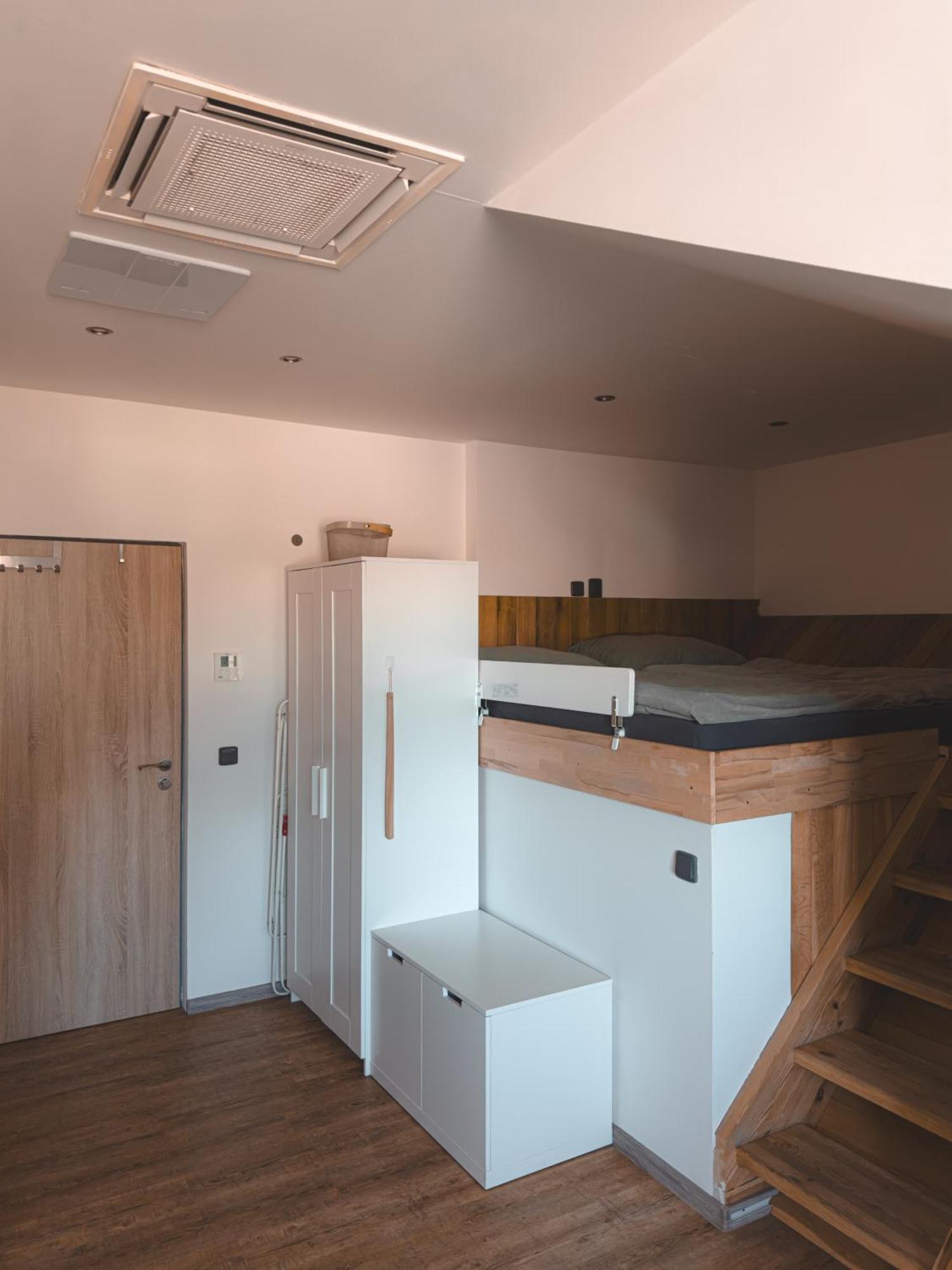 Restaurace Hotel Praha Nizbor Εξωτερικό φωτογραφία