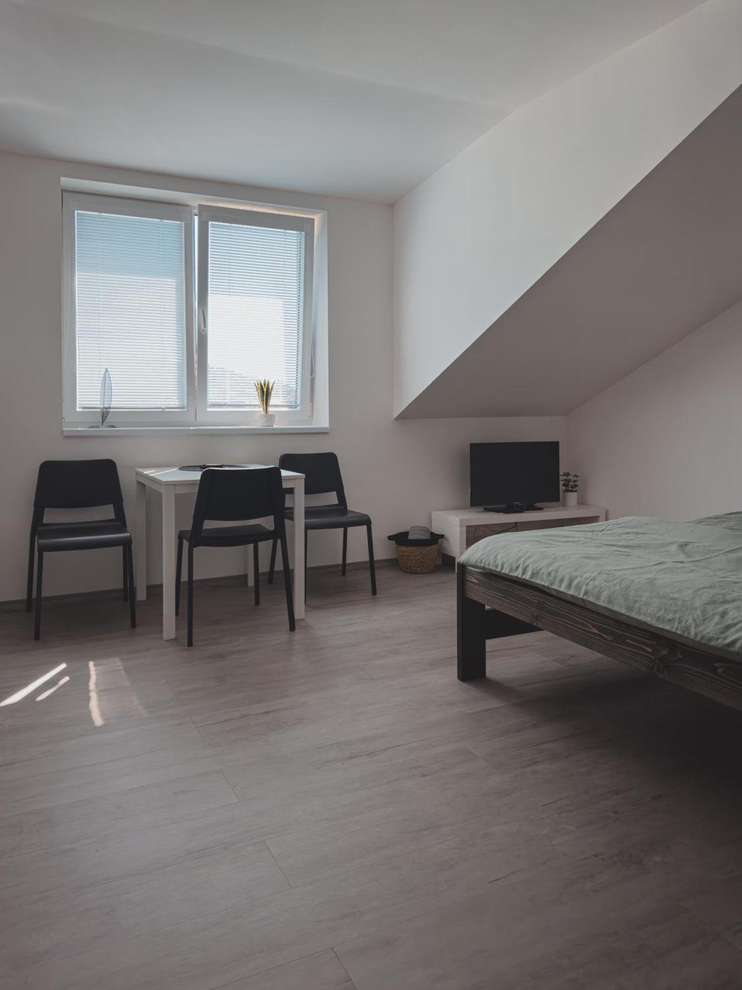 Restaurace Hotel Praha Nizbor Εξωτερικό φωτογραφία