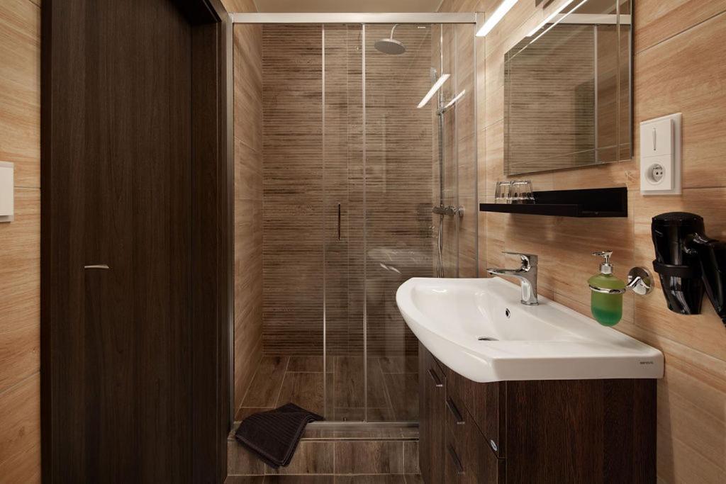 Restaurace Hotel Praha Nizbor Εξωτερικό φωτογραφία