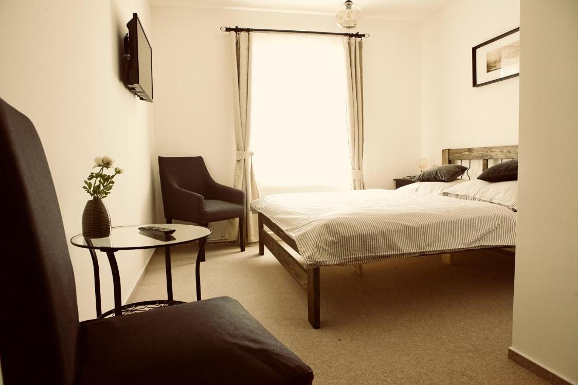 Restaurace Hotel Praha Nizbor Εξωτερικό φωτογραφία