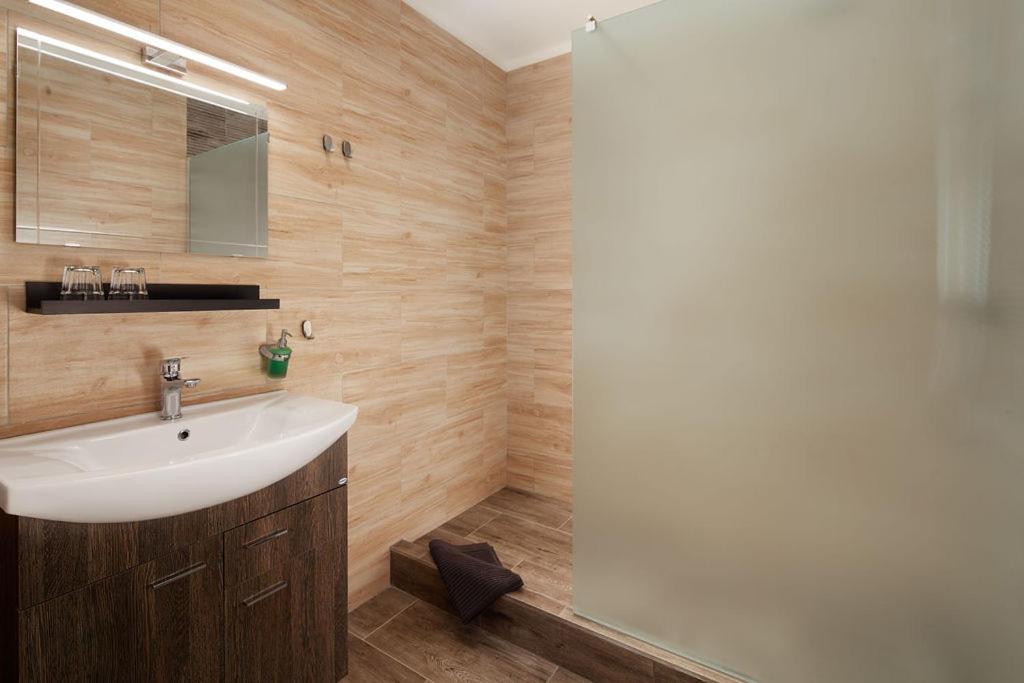 Restaurace Hotel Praha Nizbor Εξωτερικό φωτογραφία